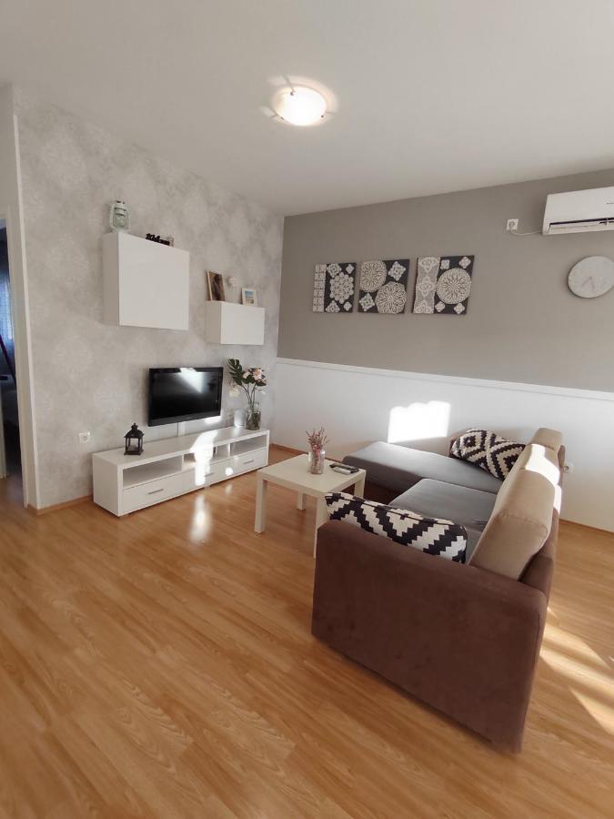 Apartments Karla I Ivano Mandre Bagian luar foto