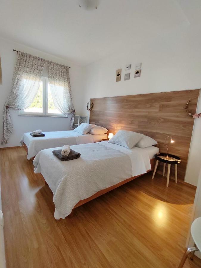 Apartments Karla I Ivano Mandre Bagian luar foto