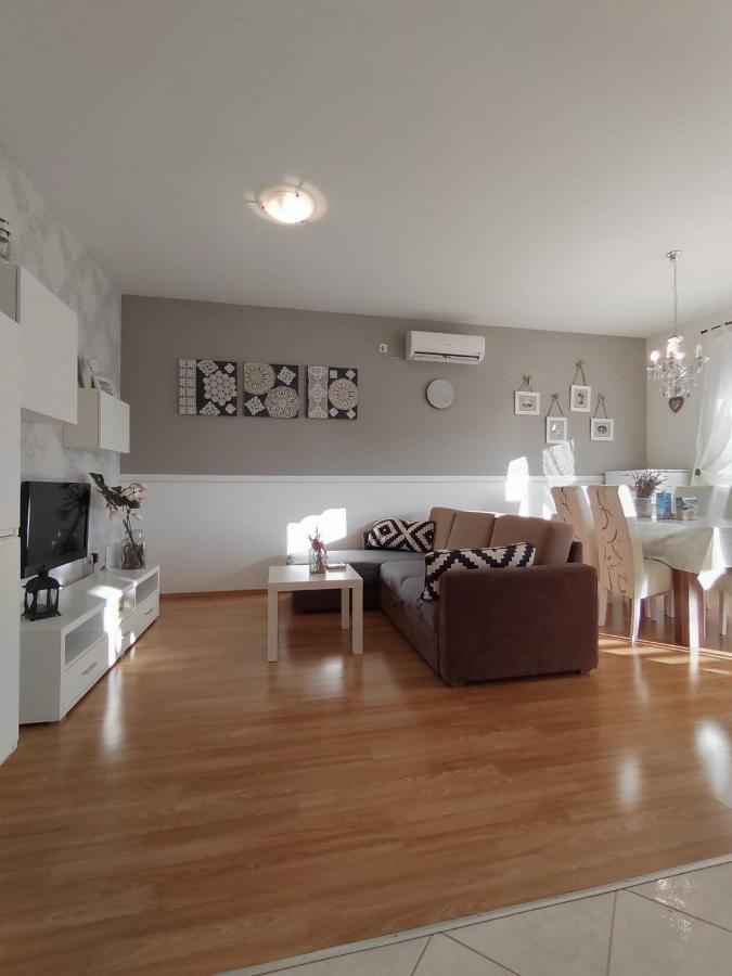 Apartments Karla I Ivano Mandre Bagian luar foto