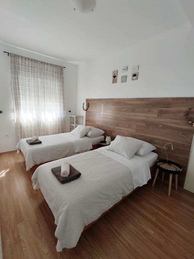 Apartments Karla I Ivano Mandre Bagian luar foto
